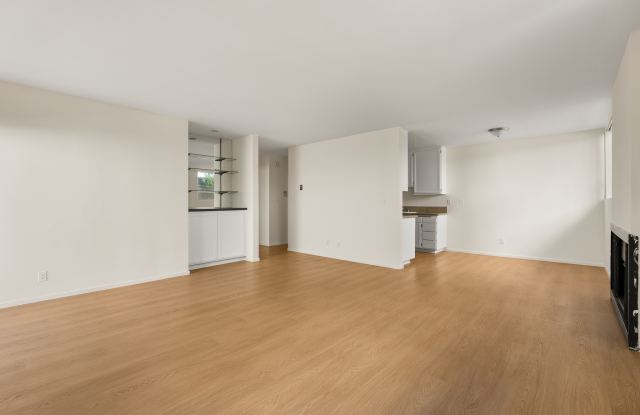 530 South Barrington Avenue Gallery 4