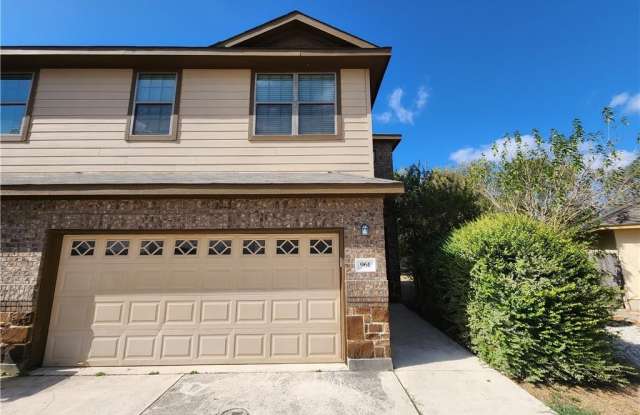 961 Brown Rock Drive - 961 Brown Rock Drive, New Braunfels, TX 78130
