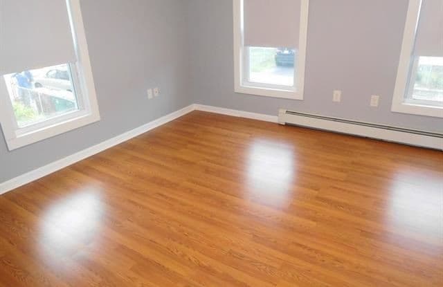 372 Lincoln St - 372 Lincoln Street, Lowell, MA 01852