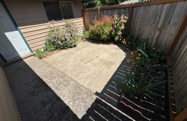 (HMA) Lancaster Fourplex - 1 Bedroom / 1 Bathroom w/ Carport photos photos