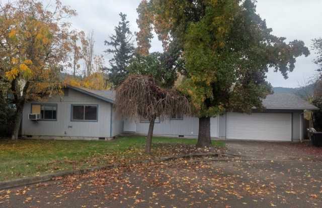 805 NE Ash Ct - 805 Northeast Ash Court, Oakland, OR 97462