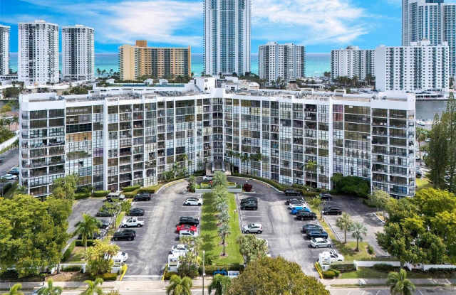 1000 Parkview Dr photos photos