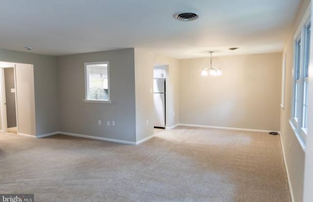 1108 YARDLEY CMNS Gallery 3