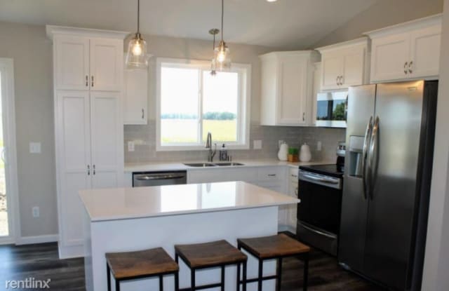 20950 Flagstaff Ave - 20950 Flagstaff Avenue, Farmington, MN 55024