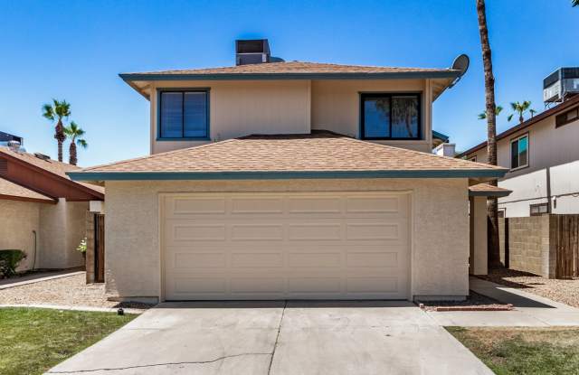 NEWLY UPDATED rental in Phoenix!! 3 bed, 2.5 bath! photos photos