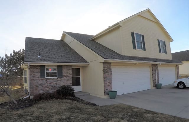 417 SW Hoke Ln - 417 Southwest Hoke Lane, Lee's Summit, MO 64081