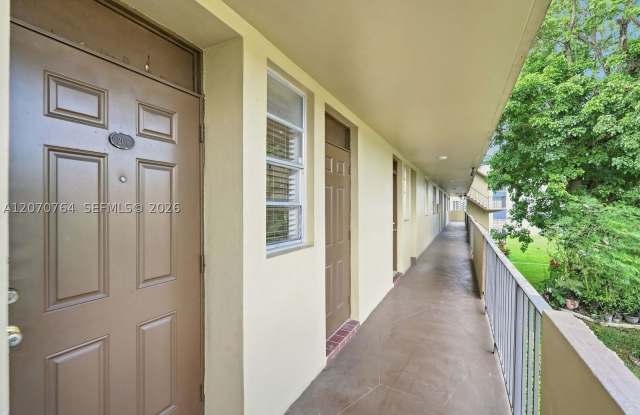 5335 NW 10th Ct Gallery 2