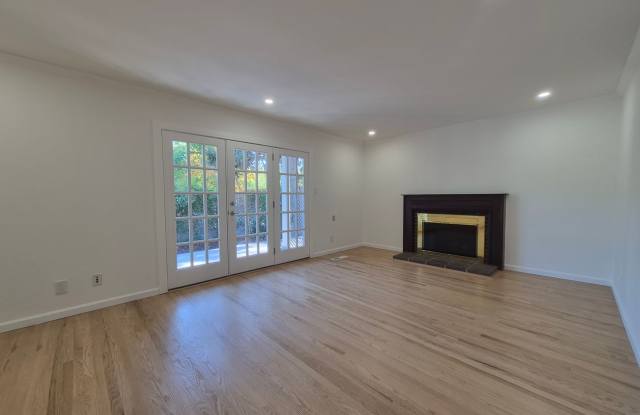Remodeled 5 BR | 3 BA Palo Alto Home with Exceptional Privacy and Classic Charm Gallery 4