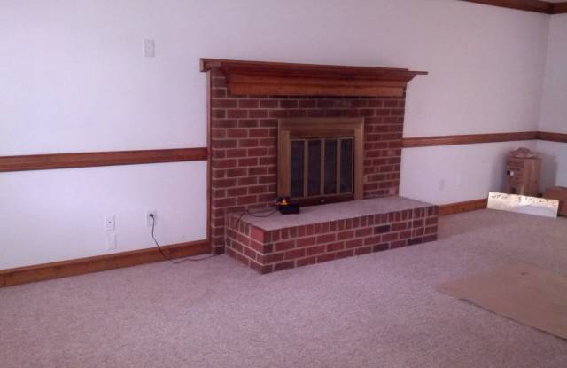3 Bed 2.5 Bath Brick Colonial Home-Chester Area-Convenient to Fort Lee Gallery 4