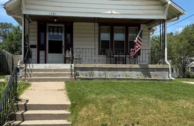 Charming 3 Bedroom Home with Hardwood Floors in Topeka, KS - A Must-See Rental Property! photos photos