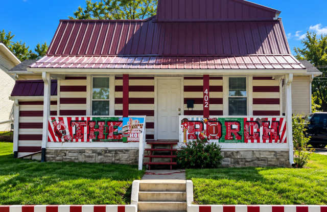 "The Porch" - ABNB, Short Term, monthly and long-term RENTAL. Famous IU Tailgate house Gallery 1
