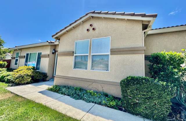 Is it Retirement Time for You? 3 Bedroom 2 Bath in a desirable gated community! photos photos