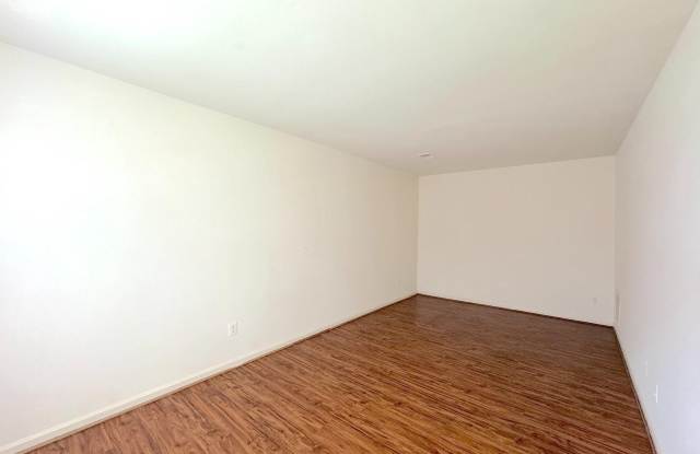 9653 HAGEL Circle Gallery 3