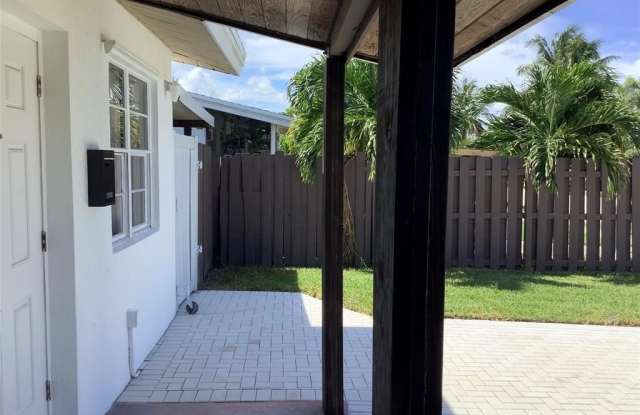 520 NE 58th St - 520 Northeast 58th Street, Oakland Park, FL 33334