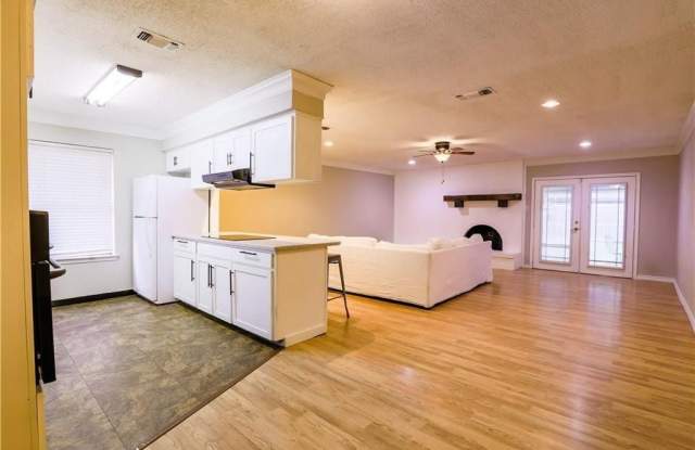 1105 Oak Forest Drive Gallery 4