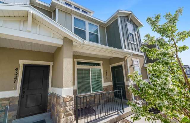 4323 West Dixon Way Gallery 2