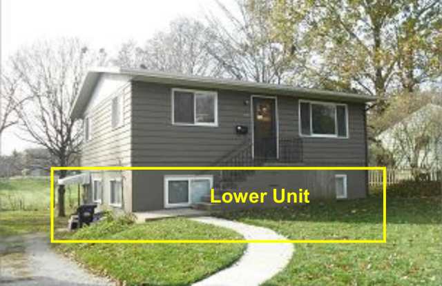 1131 1/2 Maple St in Beautiful Iowa City, IA photos photos