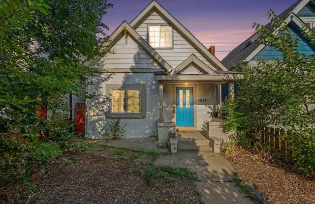 Highlands 3BR Rental – In-Unit Laundry, Storage & Outdoor Space   $500 Holiday Rent Credit! Gallery 3
