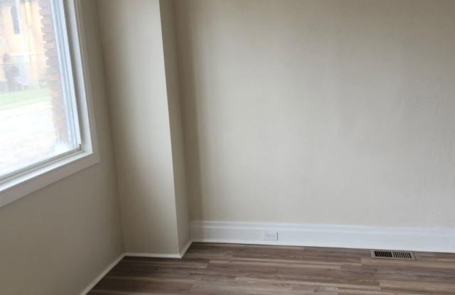 Comfortable 2BR Home in McKees Rocks, Section 8 Considered!! Gallery 4