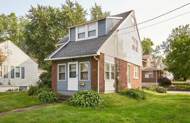 Renovated 3 bedroom 2 Bath home in Goodyear Heights photos photos