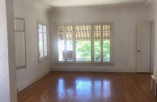 427 North Genesee Avenue Gallery 3