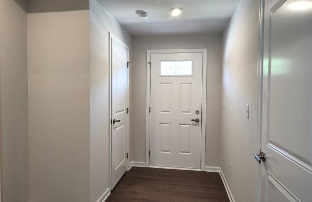 Pristine townhome located in the Cherry Grove Community in Kannapolis NC! Gallery 3