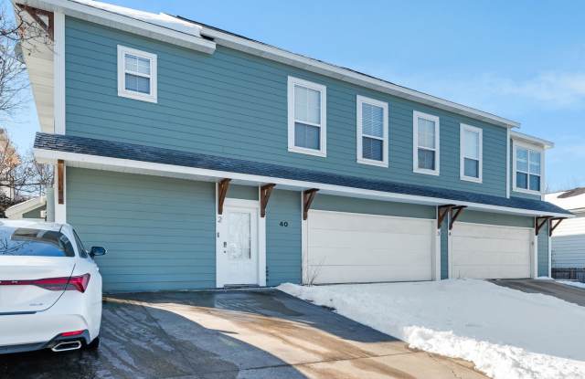 40 E Maple Street #2 Fayetteville, AR- 1 Bedroom / 1 Bathroom Apartment - ASK ABOUT OUR CASHLESS SECURITY DEPOSIT Gallery 1