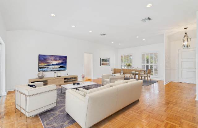210 Russlyn Drive Gallery 4