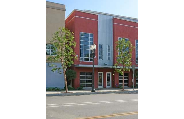 940 E Civic Center Drive Gallery 4
