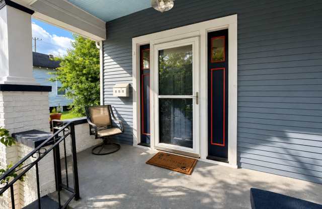 2627 Laharpe Street Gallery 2