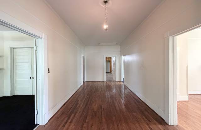 605 S Jefferson Street Gallery 3