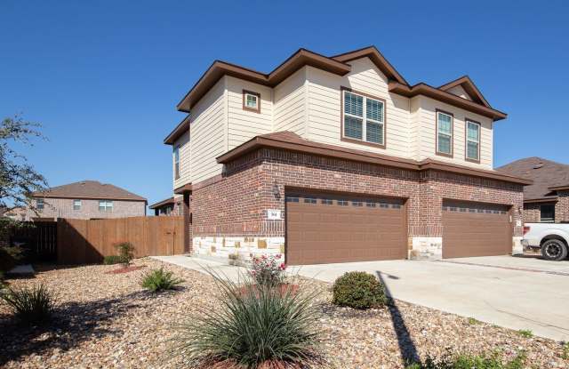 AVAILABLE NOW! Beautiful 3 bedroom Luxury Duplex, New Braunfels, Texas! photos photos