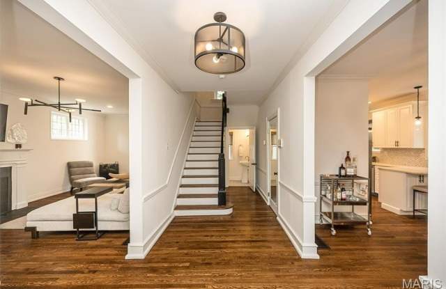 6946 Pershing Avenue Gallery 4