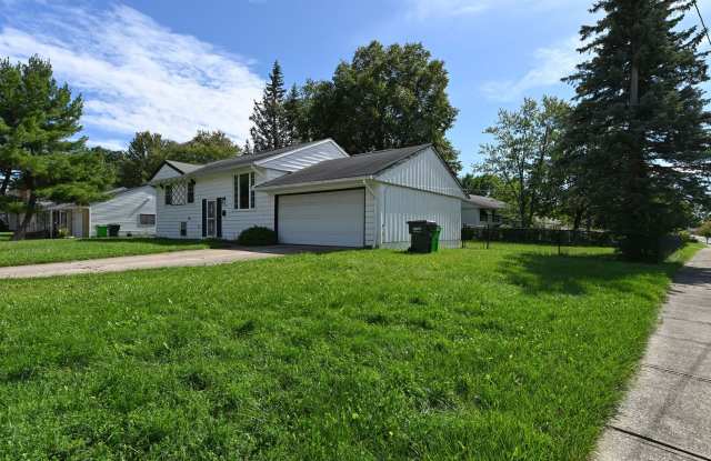 Spacious 3-Bedroom Home with Two-Car Garage and Fenced Backyard Gallery 4