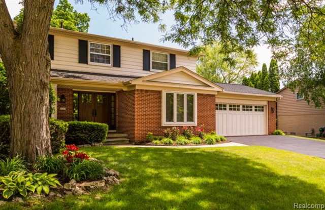 32362 OLDE FRANKLIN Drive - 32362 Olde Franklin Drive, Farmington Hills, MI 48334