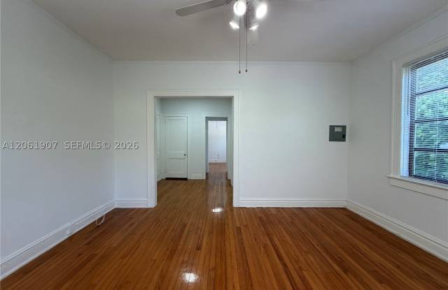 320 Mendoza Ave Gallery 3