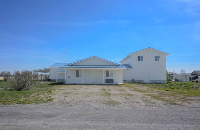 Stunning St. Anthoney Home: Recently Remodeled 3-Bedroom Home on 4 Acres with Private Backyard Oasis! photos photos