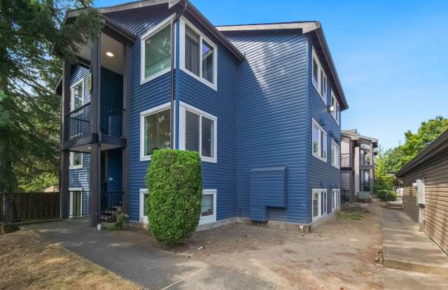 Updated 2BR Condo with Pool, Clubhouse  Patio Storage in Kent photos photos