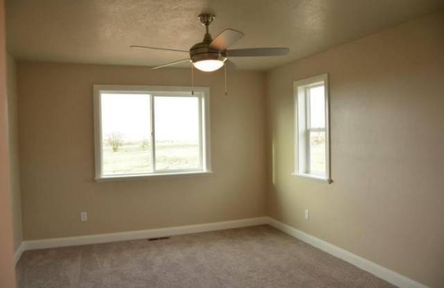 3 Bed 2.5 Bath - Great location - townhome on the north end of town. Gallery 2