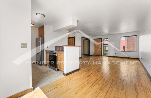 Charming condo with Central AC! Gallery 1