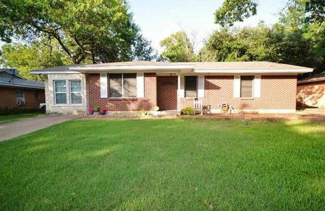 1600 Nichols - 1600 Nichols Street, Ennis, TX 75119