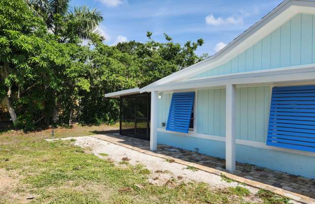 Coastal Charm Awaits in Bonita Springs RECENTLY REDUCED! Gallery 1
