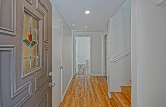 Spacious 3 bedroom 2 bathroom Home with Attached 2 car Garage. Gallery 3