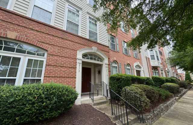 Stunning 3 Bed 2.5 Townhome In Amenity-Rich Potomac Club - Water Included photos photos