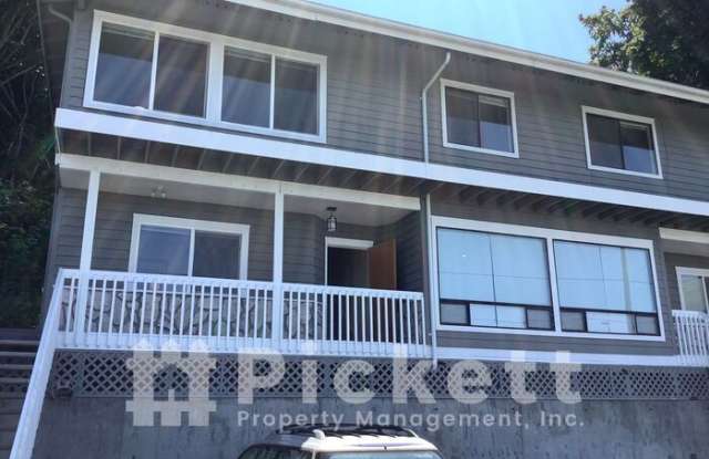 451 Perry Avenue North - 451 Perry Avenue North, Port Orchard, WA 98366