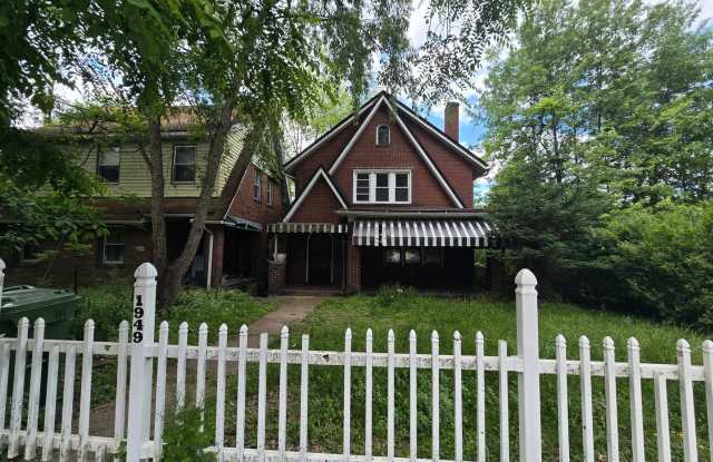 3 Bedroom House with Beautiful Front Porch - Conveniently Located photos photos