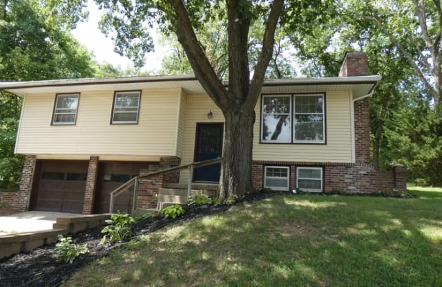 722 Northwest South Shore Drive - 722 Northwest South Shore Drive, Lake Waukomis, MO 64151