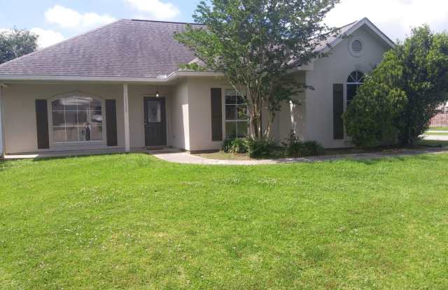 18549 Lake Camellia Gallery 2