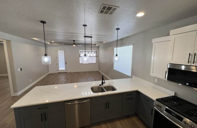 2213 W 320 S Gallery 4