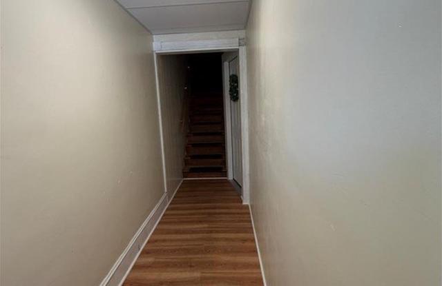 112 N Whitfield Street Gallery 3